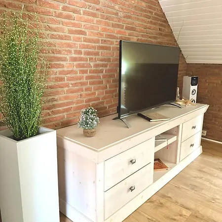 Appartement Zwischen Steilkueste, Rapsfeldern Und Wald Surendorf